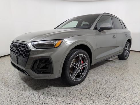 Certified 2024 Audi Q5 e Prestige image 3