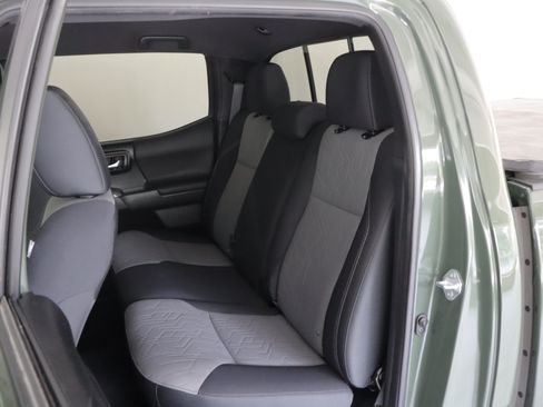 Used 2021 Toyota Tacoma TRD Sport w/ Technology Package AWD/4WD image 8