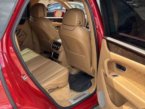Used 2017 Bentley Bentayga AWD/4WD image 11