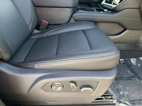 Used 2026 GMC Yukon Denali w/ Advanced Technology Package AWD/4WD image 23