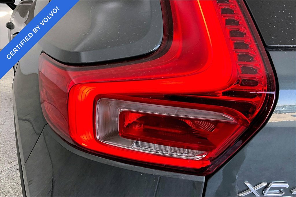 Used 2026 Volvo XC40 B4 Core w/ Climate Package FWD image 32