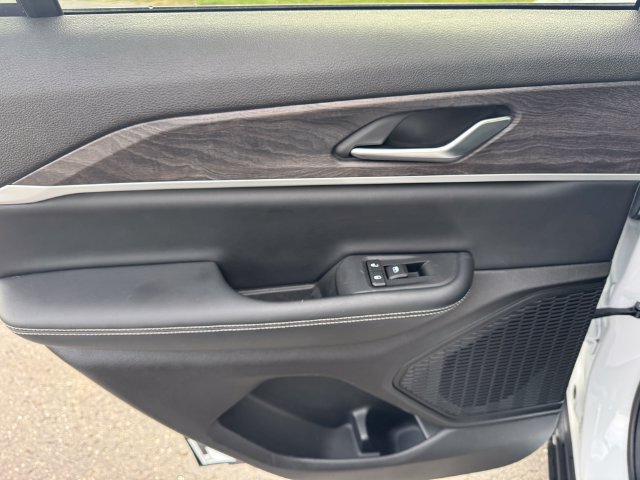 Used 2023 Jeep Grand Cherokee Limited w/ Black Appearance Package AWD/4WD image 19