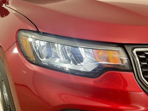 Certified 2025 Jeep Compass Sport image 38