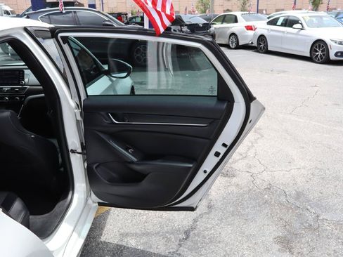 Used 2018 Honda Accord Sport image 19