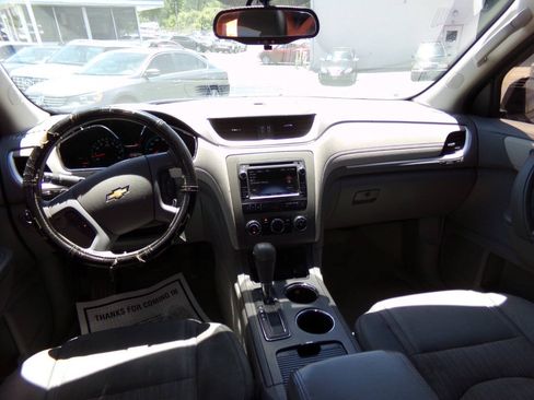 Used 2017 Chevrolet Traverse LS FWD image 17