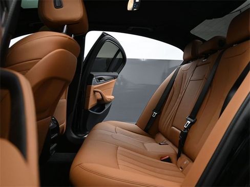 Used 2022 BMW 530i w/ Convenience Package image 10