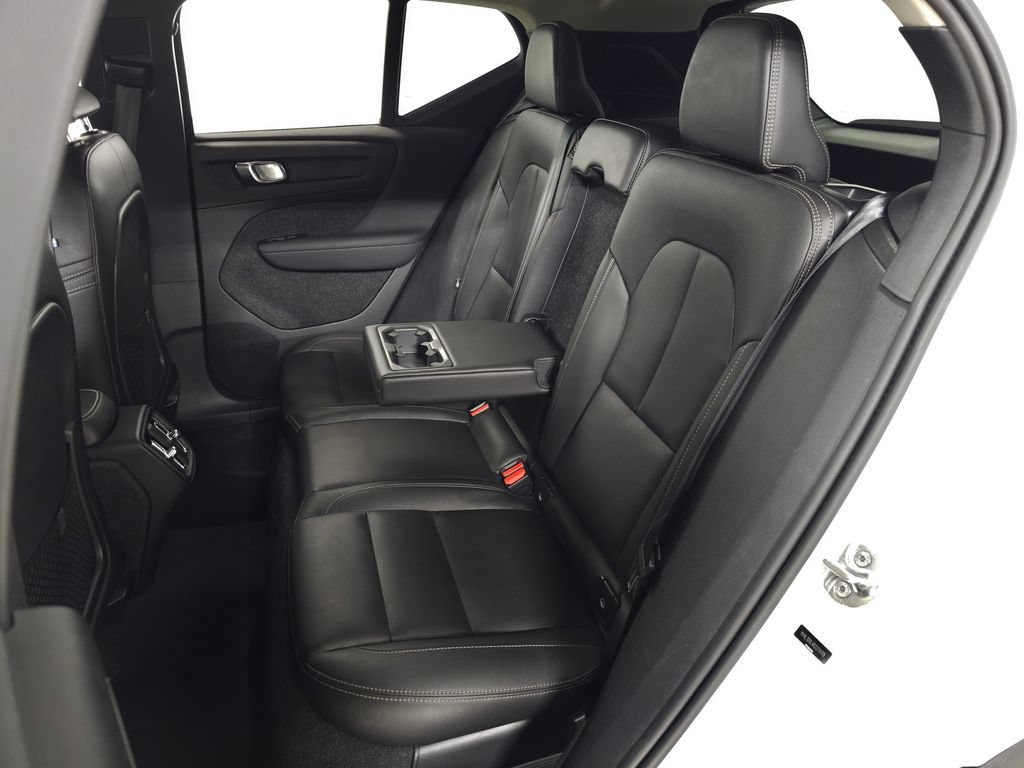 Certified 2024 Volvo XC40 B5 Plus w/ Climate Package AWD/4WD image 35
