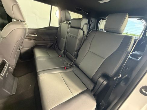 Used 2024 Lexus GX 550 w/ Accessory Package (Z1) AWD/4WD image 14