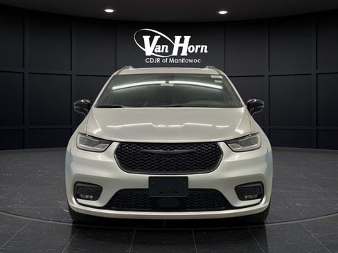New 2026 Chrysler Pacifica Limited w/ S Appearance Package AWD/4WD image 12