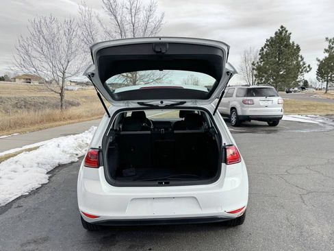 Used 2016 Volkswagen e-Golf SE image 9