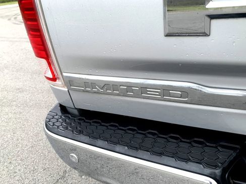 Used 2017 RAM 1500 Limited image 12