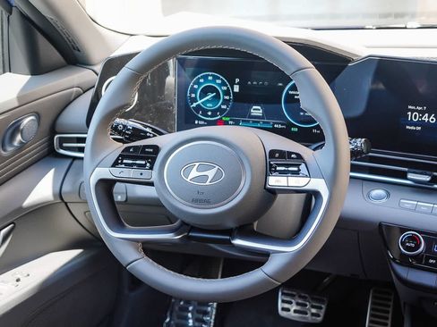 Certified 2025 Hyundai Elantra Hybrid FWD image 16
