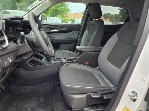 Used 2025 Chevrolet TrailBlazer LT AWD/4WD image 23