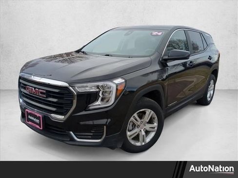 Used 2024 GMC Terrain SLE image 1