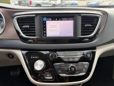 Used 2023 Chrysler Voyager LX FWD image 23