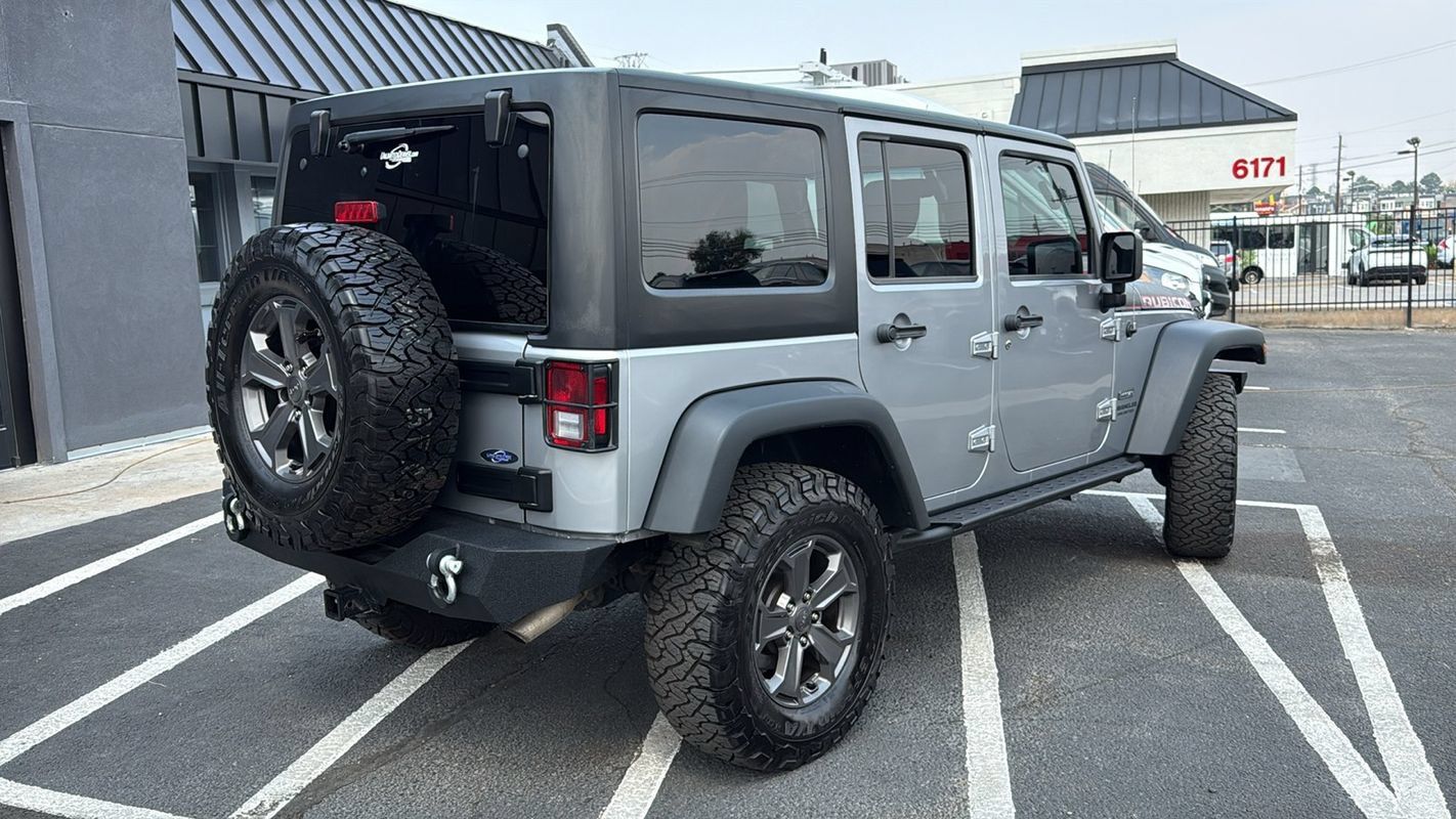 Used 2017 Jeep Wrangler Unlimited Rubicon AWD/4WD image 3