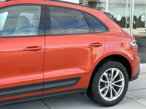 Certified 2025 Porsche Macan image 13