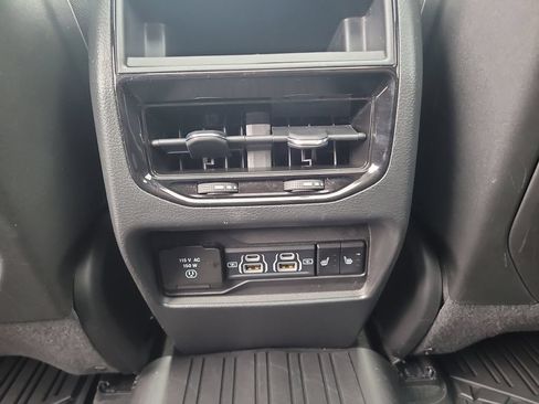 Certified 2023 Jeep Grand Cherokee Limited w/ Luxury Tech Group II AWD/4WD image 18