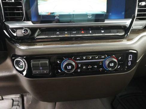 Used 2025 Chevrolet Silverado 1500 LT AWD/4WD image 30