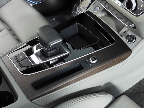 Used 2024 Audi Q5 e Premium Plus w/ Premium Plus Package image 15