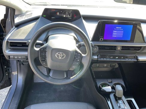 Used 2025 Toyota Prius LE FWD image 11