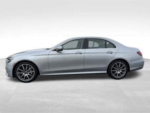 Used 2022 Mercedes-Benz E 350 4MATIC Sedan image 4
