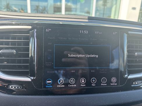 Used 2020 Chrysler Pacifica Touring-L Plus image 10