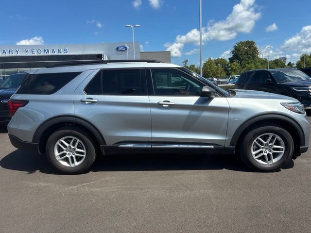 Used 2025 Ford Explorer Active w/ Active Comfort Package RWD image 10