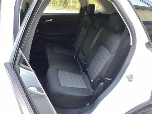 Used 2021 Ford Edge SE image 35