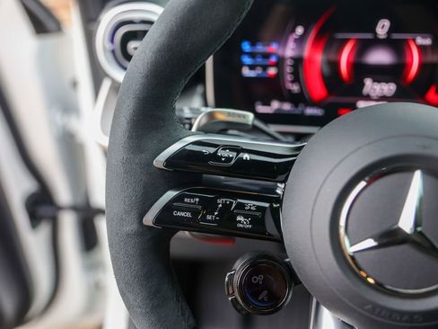 Used 2025 Mercedes-Benz GLC 43 AMG 4MATIC image 17