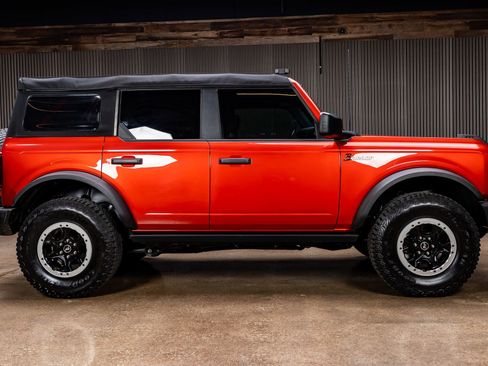 Used 2023 Ford Bronco Black Diamond w/ Sasquatch Package image 17