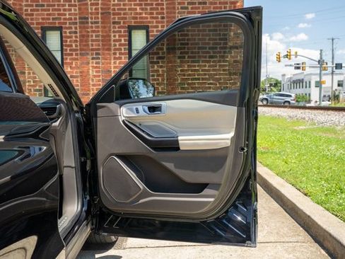 Used 2020 Ford Explorer Platinum w/ Premium Technology Package AWD/4WD image 44