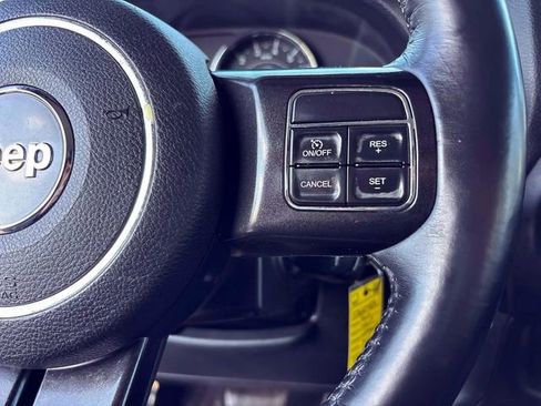 Used 2017 Jeep Wrangler Unlimited Sahara AWD/4WD image 17