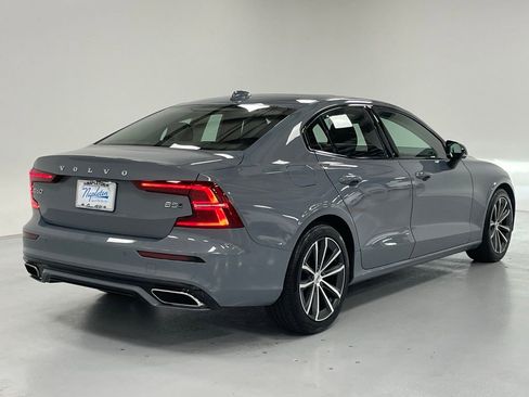 Used 2022 Volvo S60 B5 Momentum w/ Premium Package image 4