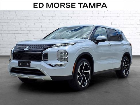 Used 2022 Mitsubishi Outlander SE FWD image 1
