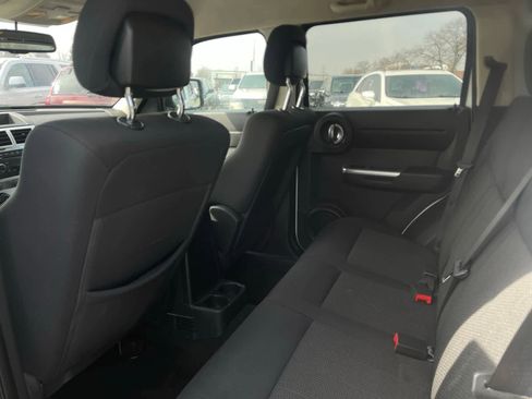 Used 2011 Dodge Nitro SXT image 4