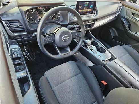 Used 2023 Nissan Rogue SV image 10