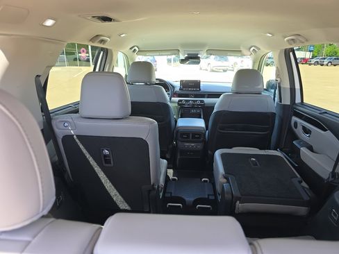Used 2025 Honda Pilot EX-L image 14
