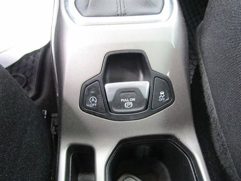 Used 2022 Jeep Renegade Latitude w/ Convenience Group image 20