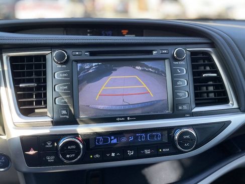 Used 2015 Toyota Highlander Limited Platinum AWD/4WD image 21