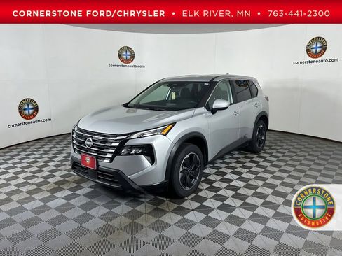 Used 2025 Nissan Rogue SV AWD/4WD image 1