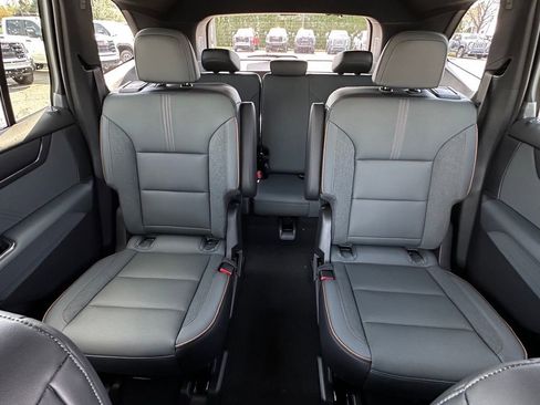 New 2026 GMC Acadia AT4 w/ Luxury Package AWD/4WD image 22
