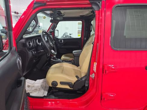 Used 2018 Jeep Wrangler Unlimited Sahara w/ Cold Weather Group AWD/4WD image 23