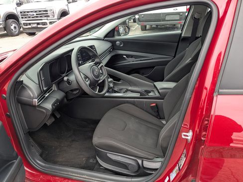 Used 2023 Hyundai Elantra SEL image 17