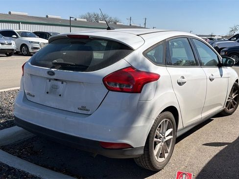 Used 2015 Ford Focus SE image 4