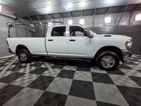 Used 2024 RAM 3500 Tradesman w/ Chrome Appearance Group image 5
