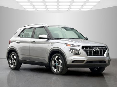 New 2025 Hyundai Venue SEL image 2