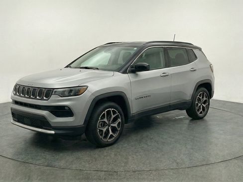 Used 2025 Jeep Compass Limited AWD/4WD image 3