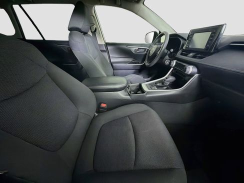 Used 2019 Toyota RAV4 LE FWD image 28