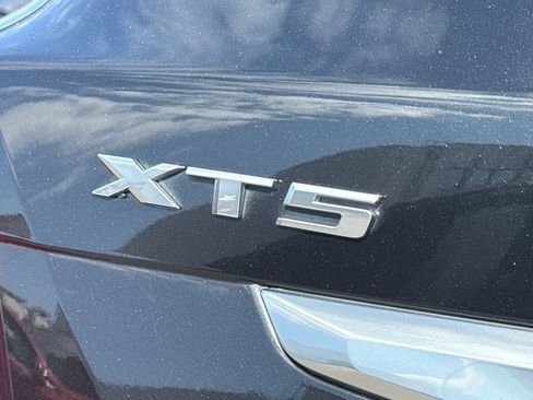 Used 2017 Cadillac XT5 Premium Luxury w/ Advanced Security Package FWD image 8